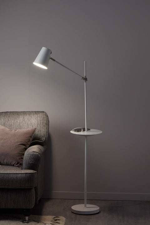 LINEAR-lattiavalaisin USB-liitännällä, valkoinen, E14 – sisustuskuva