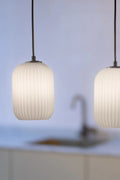 Markslöjd CAVA – 3-valoinen riippuvalaisin, musta/valkoinen, leveys – yksityiskohta lähikuvassa