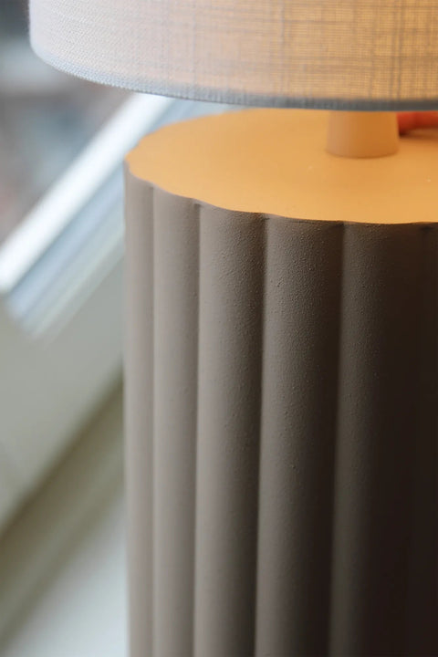 Markslöjd CAN – pöytävalaisin, valkoinen/beige – yksityiskohta lähikuvassa