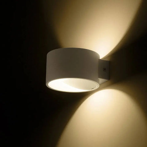 Lähikuva BIARITZ Seinävalaisimesta, moderni pyöreä design