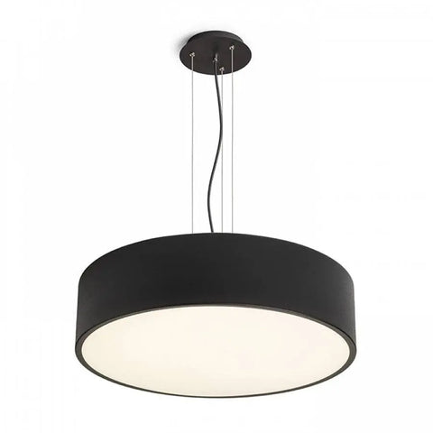 Musta MEZZO 40 himmennettävä riippuvalaisin ruokailutilassa, elegantti ja moderni ilme.