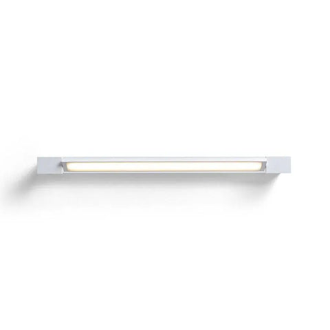 IMPERISO 60 valkoinen LED-valaisin valkoisella taustalla – Suoraviivainen ja moderni valkoinen LED-valaisin, joka sopii peilien yläpuolelle ja kosteisiin tiloihin.
