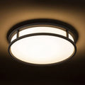 Lähikuva GRANDE LED 35 valaisimen opaalilasista ja kromikehyksestä, elegantti valaistusratkaisu