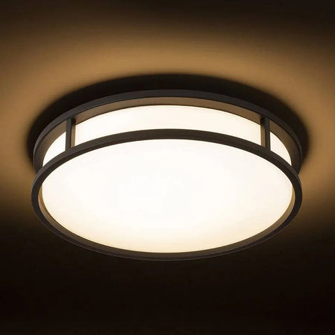 Lähikuva GRANDE LED 35 valaisimen opaalilasista ja kromikehyksestä, elegantti valaistusratkaisu