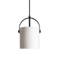 JULIETTA 16 valaisin mustalla lakatulla metalliosalla – Tyylikäs riippuvalaisin, jossa on musta lakattu metalliosa ja opaalilasi, moderni ja minimalistinen design.