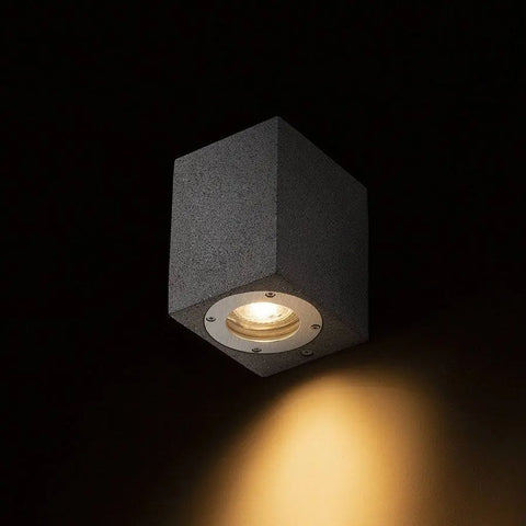 KANE I seinävalaisin ulkokäyttöön, tumma betonipinta, GU10 LED-valonlähteelle.