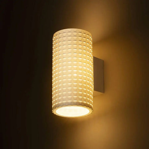 GLANS RB2 165 valkoinen seinävalaisin, valaistuna pimeässä tilassa, 3D-tulostettu PLA-materiaali, ekologinen design.