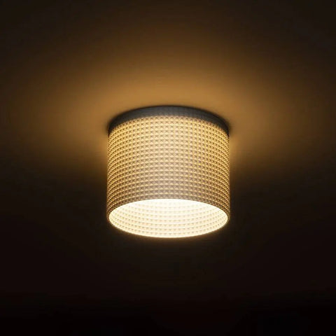 Ympäristöystävällinen 3D-tulostettu PLA-varjostin LED-valaisimessa.