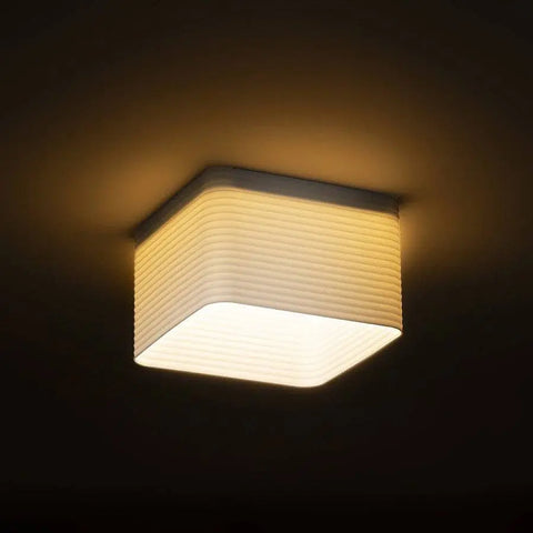 MARENGA SQR3 60 LED-valaisin valaistuna pimeässä, moderni LED-teknologia